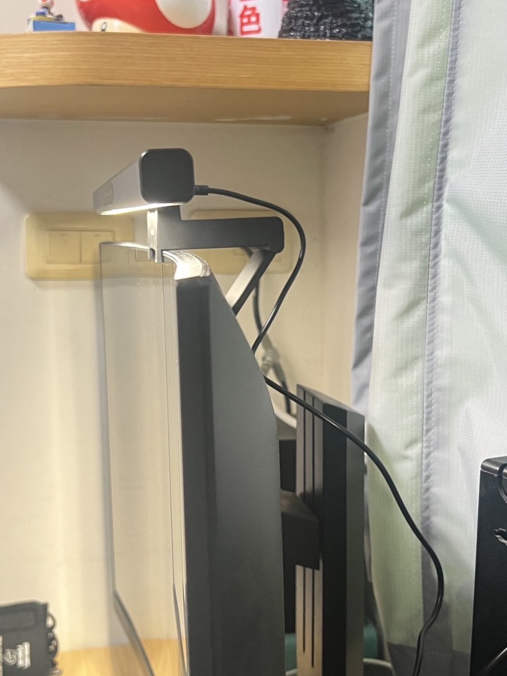 螢幕掛燈選擇 philips vs. BenQ