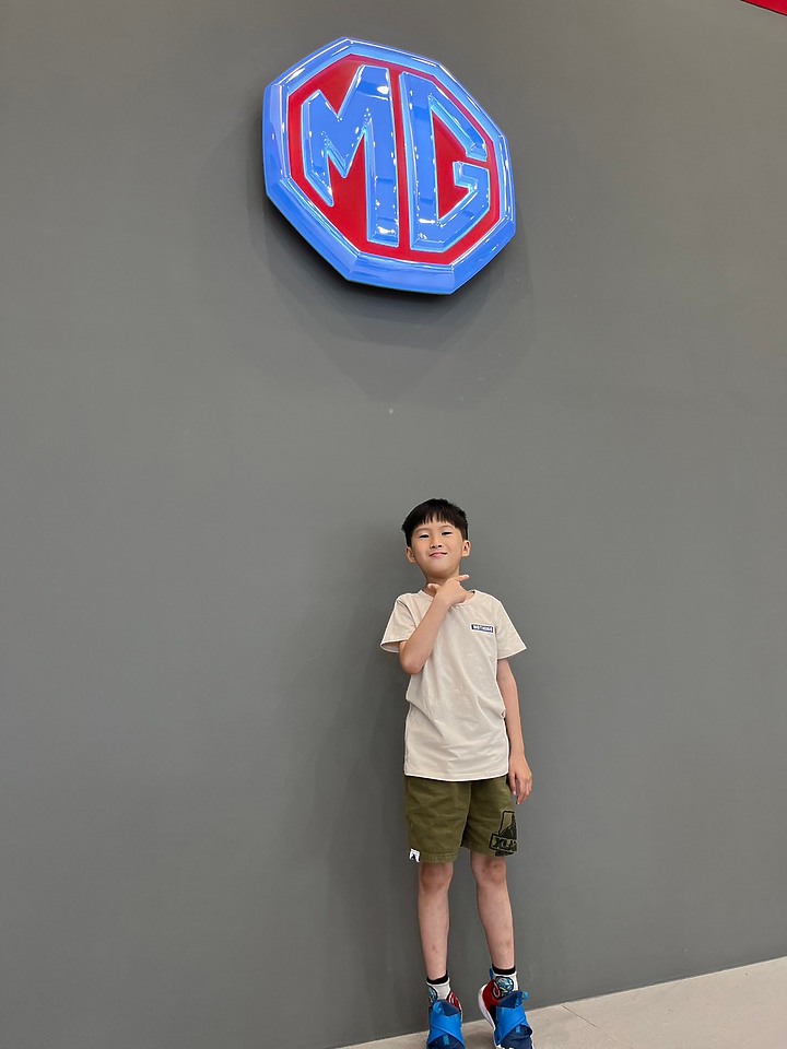 【我與MG的故事】MG小白COME發胖的賓士小黑GO!!!😭