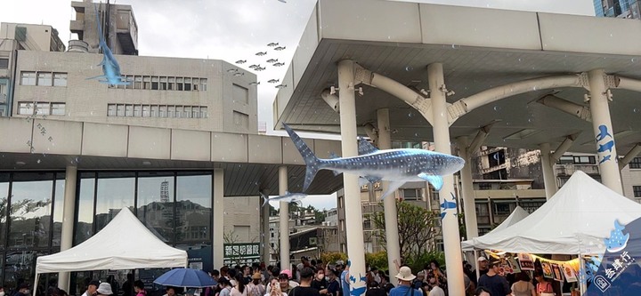 白米甕砲台、仙洞巖、佛手洞、陽明海洋文化藝術館、麗都蝶客花園 — 海天一色基隆嶼、空中花園「與鯨鯊共游」、台版敦煌石窟與地下城 — 基隆市區景點一日遊