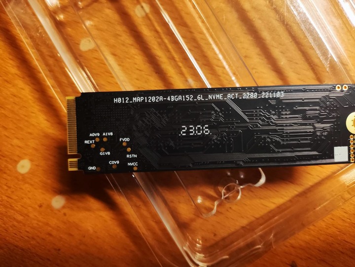有趣的 MP33 PRO 1TB 微笑開箱