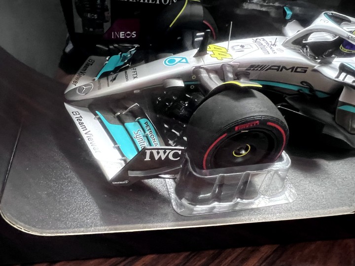 [開箱]F1 2022 1/18 MINICHAMPS L.HAMILTON MERCEDES-AMG W13 SPANISH GP
