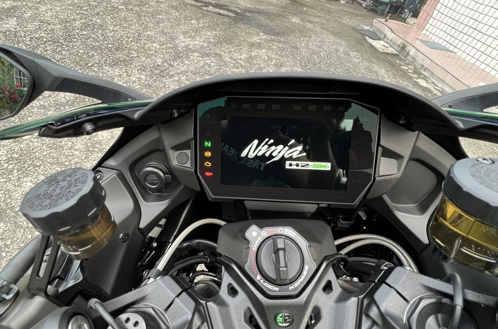 點我看大圖 2023 kawasaki H2 SX SE 微開箱