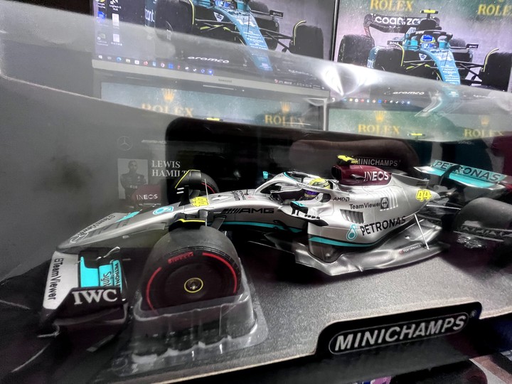 [開箱]F1 2022 1/18 MINICHAMPS L.HAMILTON MERCEDES-AMG W13 SPANISH GP
