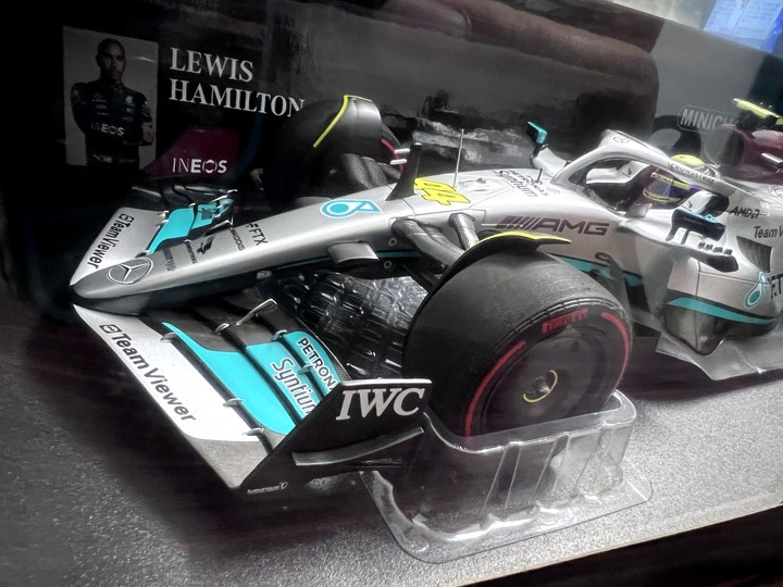 [開箱]F1 2022 1/18 MINICHAMPS L.HAMILTON MERCEDES-AMG W13 SPANISH GP