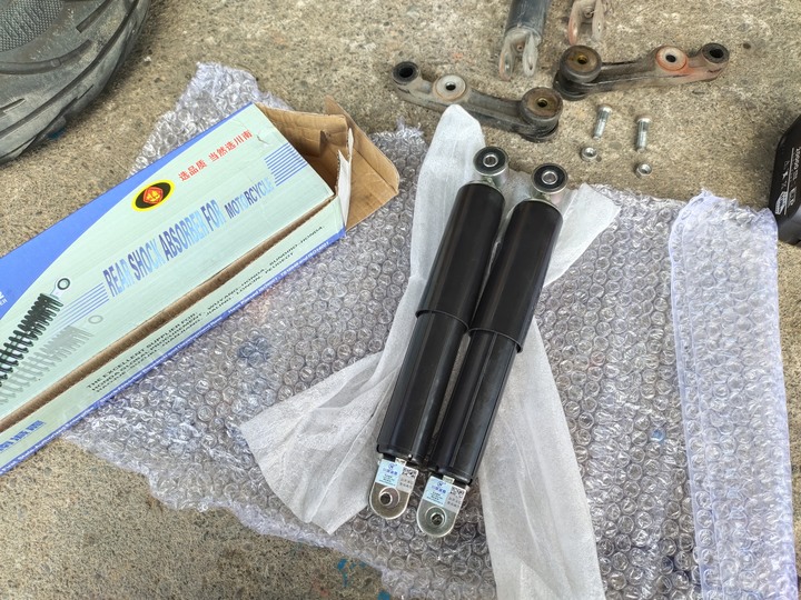 老迪爵&老豪邁的搖臂式避震器救星!川南避震器開箱介紹!(示範車種:舊迪爵125)