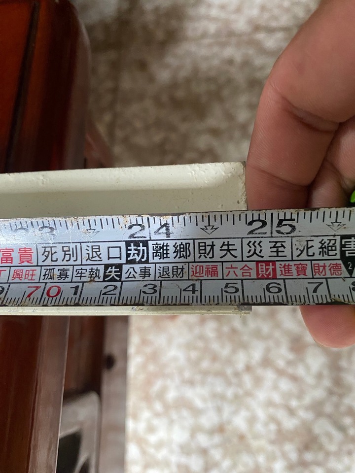 紗窗邊角壞，紗窗店無材料