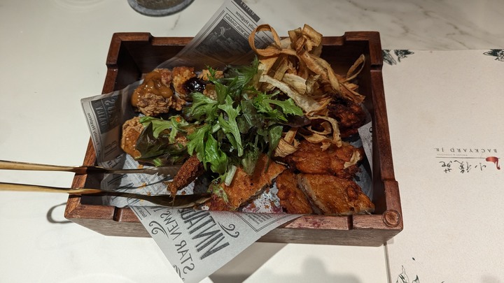 一碗250元的滷肉飯, 以及一場遲來四十年的同學會的聚餐餐廳 - 小後苑Backyard Jr.大直店