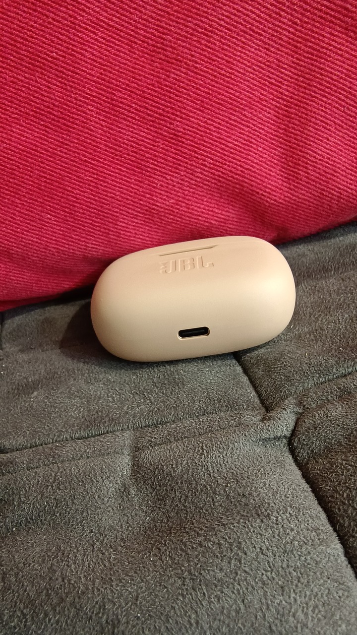 [開箱] JBL Wave Beam誰說便宜不能有好質感跟效能