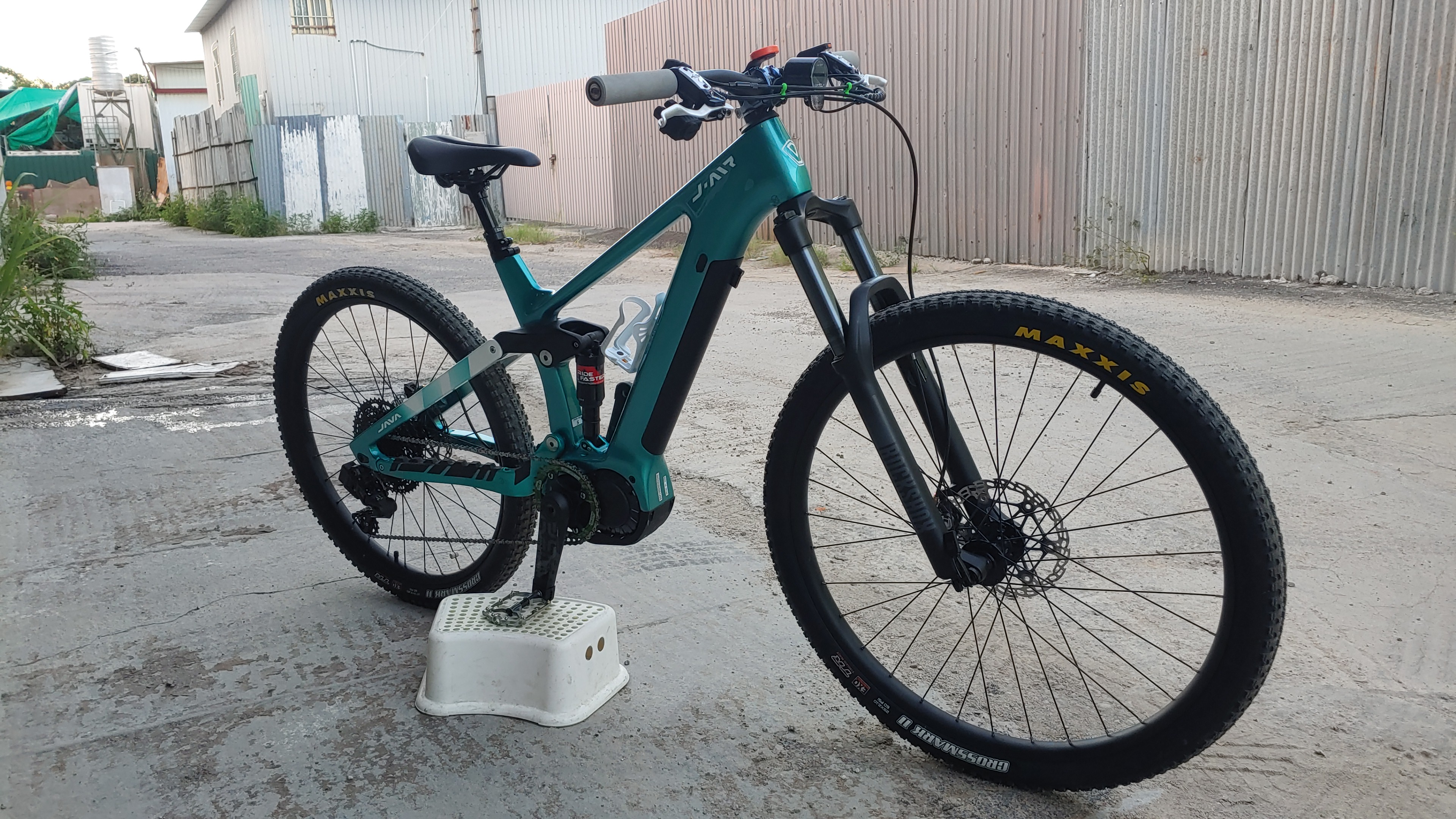 JAVA - Ebike電助力登山車. CNY$9999 EMTB - Mobile01