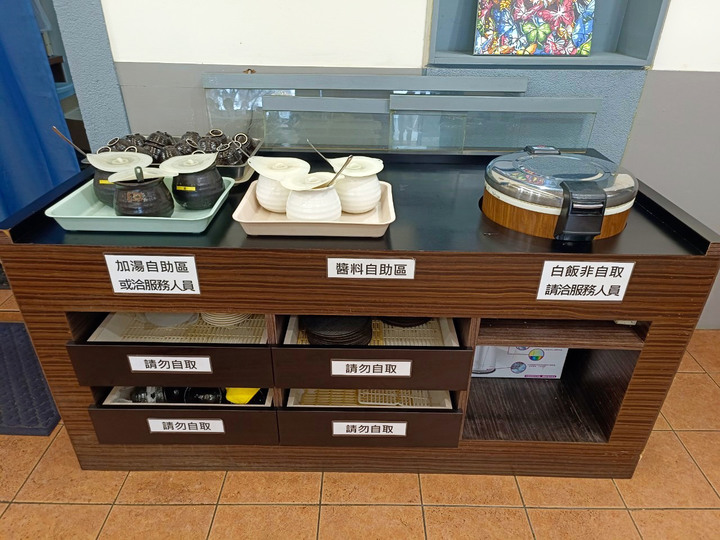 點我看大圖 台南美食火鍋【貍偷聚門鍋物】超過20種湯底!花雕雞乾鍋兩吃│酒香好醉人│菊花鍋意外好吃│剝皮辣椒用一整罐│番茄和松露鮮奶濃郁義式鍋│東區個人火鍋推薦
