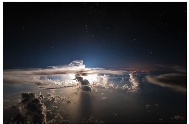 飛行員從駕駛艙拍攝令人驚嘆的照片