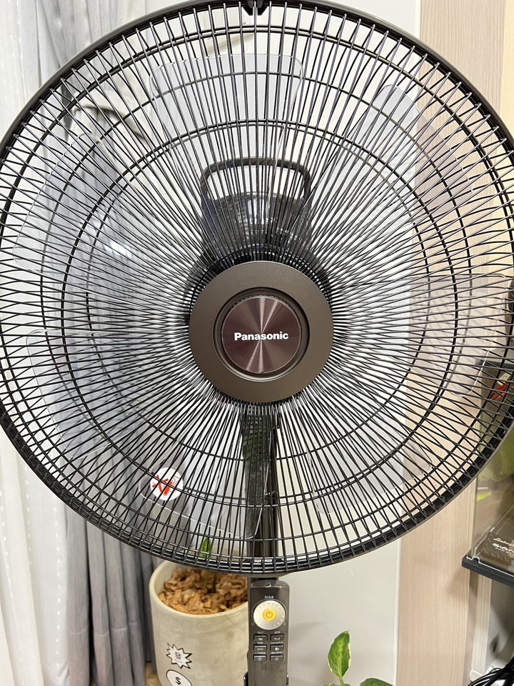 無葉片風扇 VS 傳統電扇之使用比較(加場Panasonic nanoeX 溫感DC立扇簡單介紹)