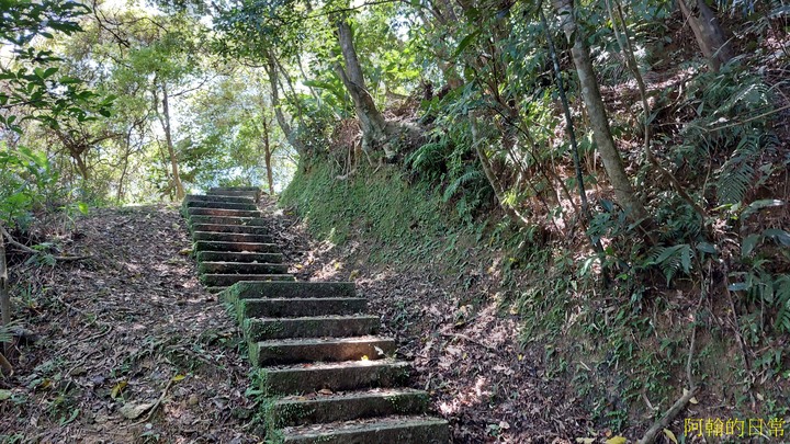 攀爬拉繩 北部三大岩場之一 皇帝殿西峰、東峰|優美天空、山巒景色|O型環狀路線