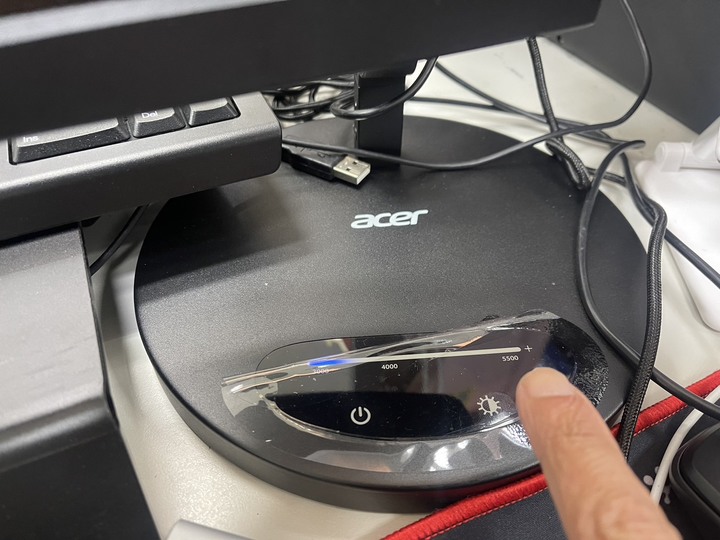 acer 威視燈 (有比螢幕掛燈好用嗎?)