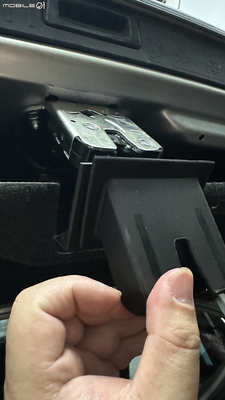 Superb 二代後尾箱門六角鎖鎖塊更換DIY