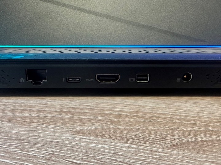 分享技嘉 AORUS 15 9KF 電競筆電開箱+D4跑分