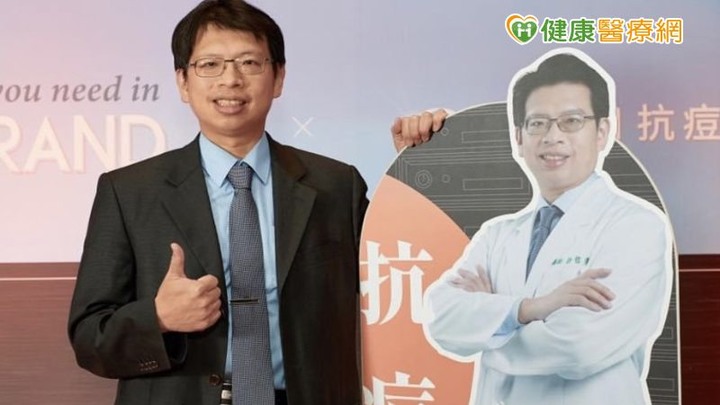 點我看大圖 夏日油痘來襲好困擾,藍雷射陪你戰痘一夏