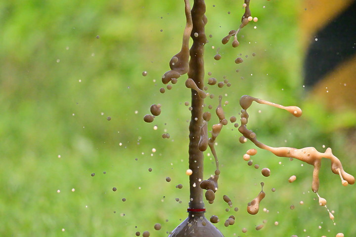 Nikon Z9自動捕捉可口可樂加曼陀珠