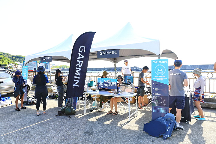 點我看大圖 (映像分享) 潛進海下15米逛Garmin潛水錶店in基隆長潭里漁港潮間帶 feat. Garmin Descent極限快閃店