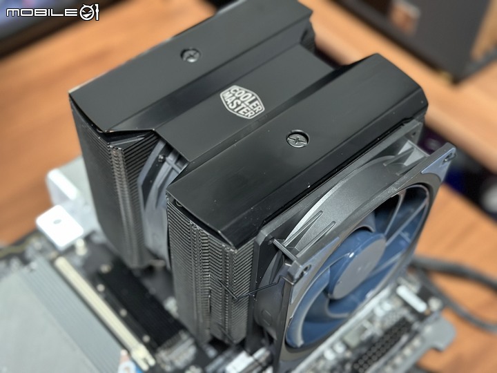 新旗艦塔散!酷碼 MasterAir MA824 Stealth