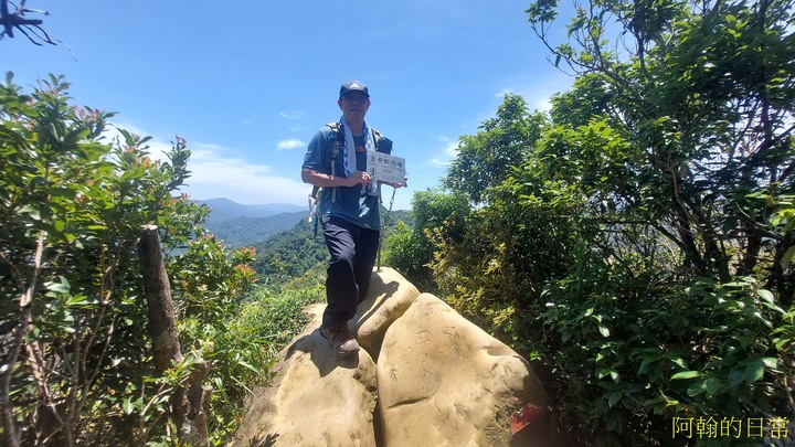 攀爬拉繩 北部三大岩場之一 皇帝殿西峰、東峰|優美天空、山巒景色|O型環狀路線
