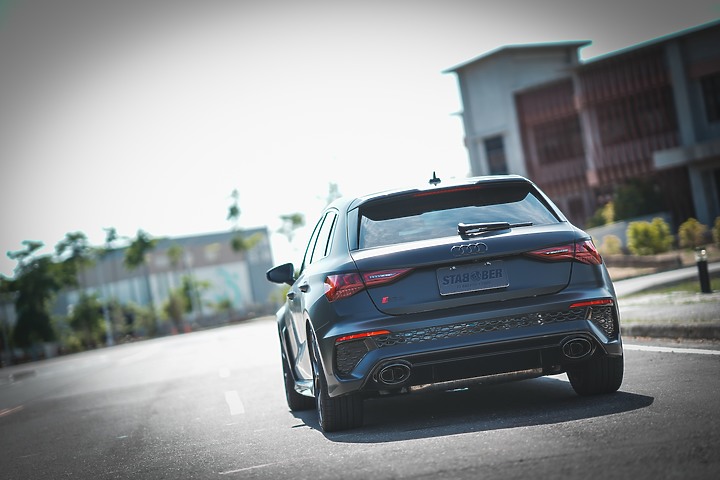 【Audi RS3 炫光黑】選配/開箱/包膜/消光犀牛皮/改裝/外拍 圖多分享