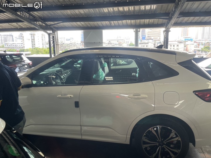 [開箱] 2023 Kuga 250 ST Line