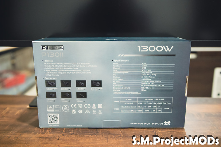 點我看大圖 嘿!InWin 迎廣 P130II 這款性能怪獸具備兩組PCI-E 5.0輸出。是一款十年保固的白金級電源