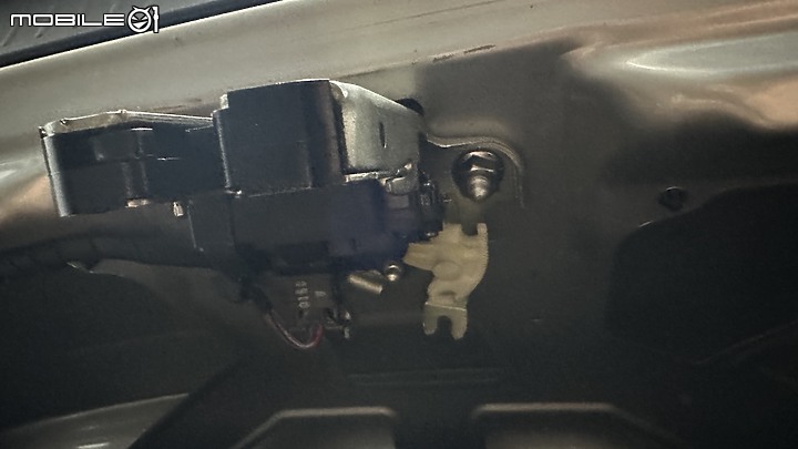 Superb 二代後尾箱門六角鎖鎖塊更換DIY