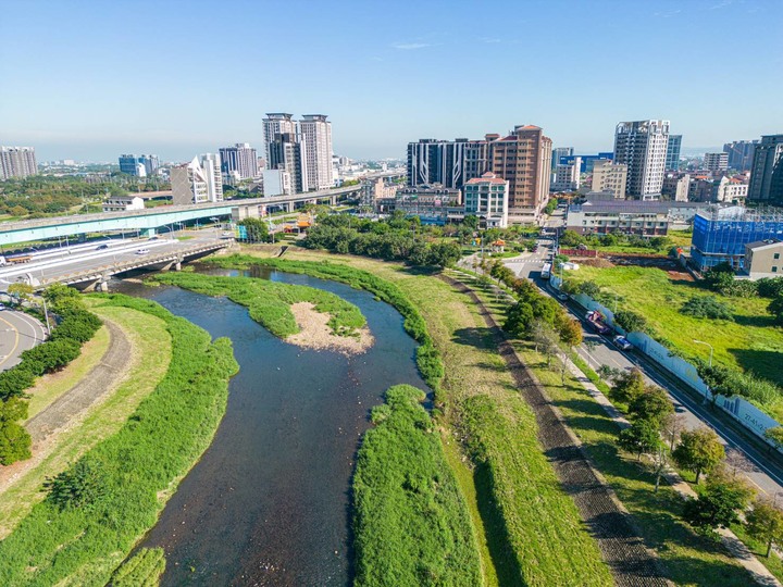 點我看大圖 一直以來「青埔房市」都是在走 ~ 自己的路!!!(我是青龍人 我驕傲!!!)