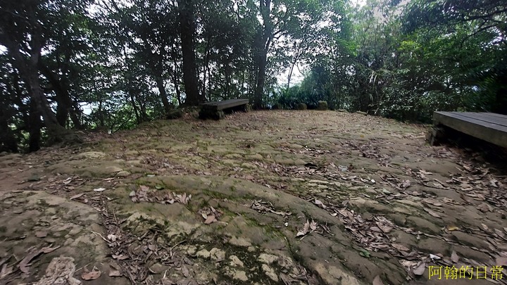 攀爬拉繩 北部三大岩場之一 皇帝殿西峰、東峰|優美天空、山巒景色|O型環狀路線