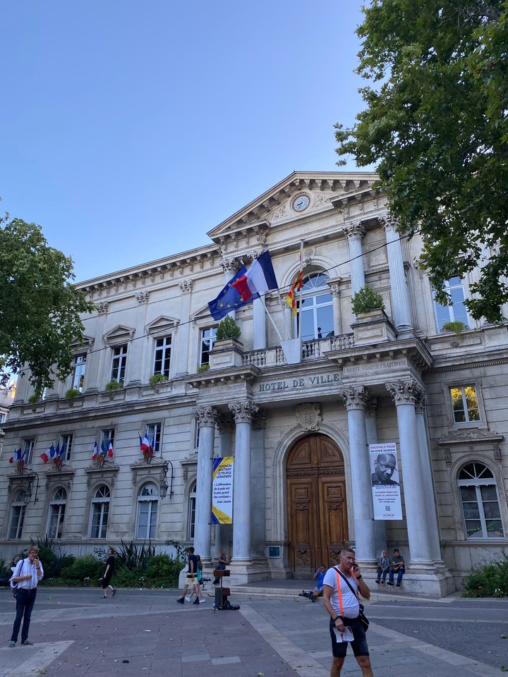 【小手牽大手。親子玩南法】搭Ouigo 去亞維儂看藝術節 Festival d’Avignon