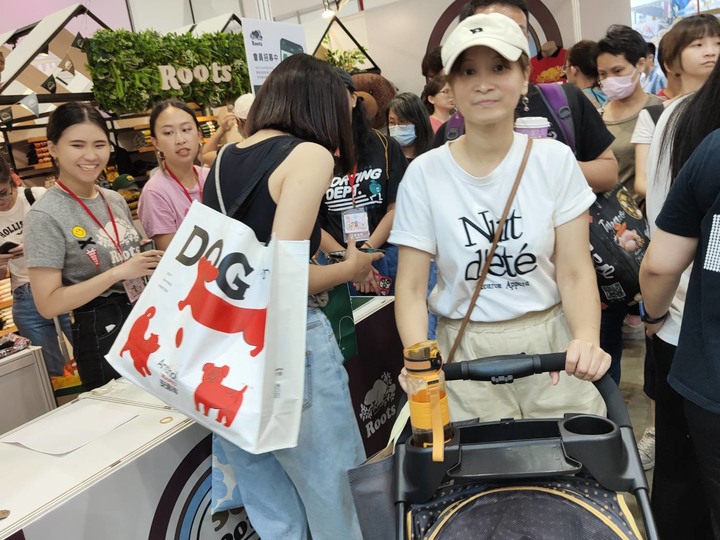 今天逛2023台北寵物展 疫情解封逛展人潮多，好康也多多~