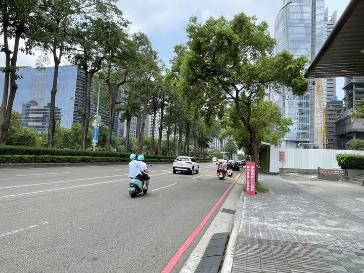 強化7期商圈交通疏導,中市府撤銷「惠中路」南向外側車道交通錐