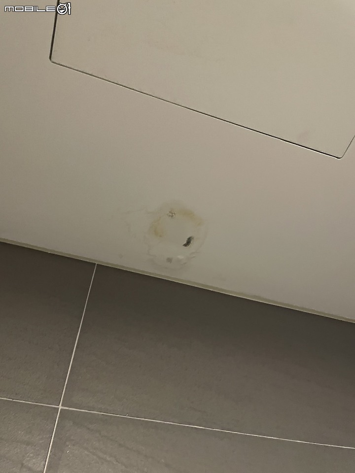 新北林口建案住戶投訴衛浴天花板漏水導致發霉
