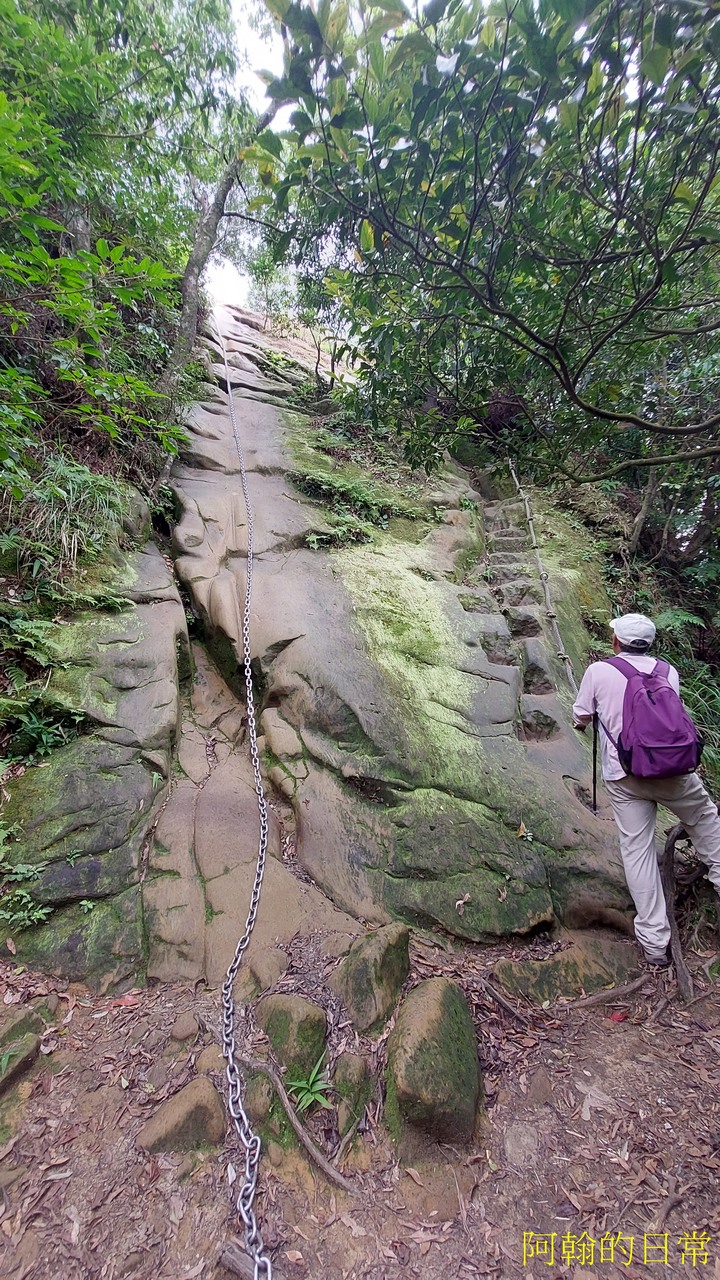 攀爬拉繩 北部三大岩場之一 皇帝殿西峰、東峰|優美天空、山巒景色|O型環狀路線