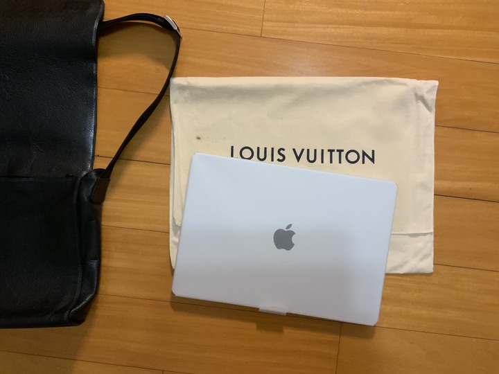 MacBook M2 Pro 16吋 — 太空灰色。簡易開箱