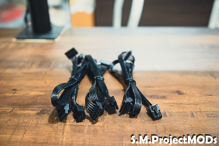嘿！InWin 迎廣 P130II 這款性能怪獸具備兩組PCI-E 5.0輸出。是一款十年保固的白金級電源