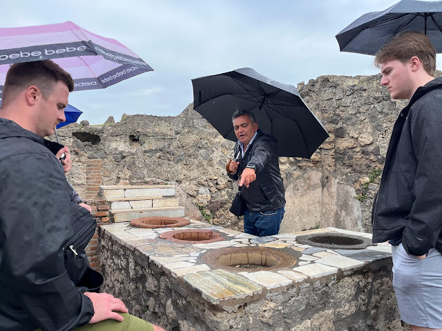 2023歐遊美術館40天 - 第8天 - 與古城龐貝 (Pompeii) 和美麗的拿坡里 (Napoli)地鐵站相遇！