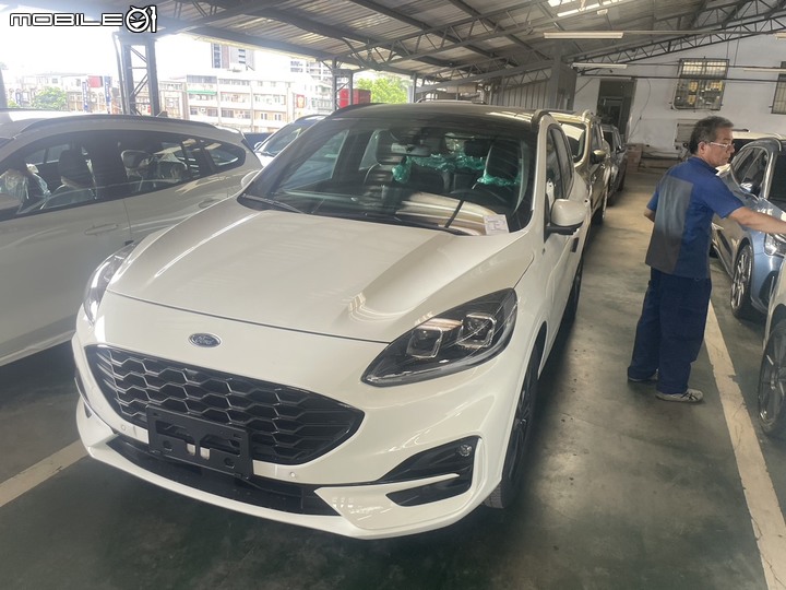 [開箱] 2023 Kuga 250 ST Line