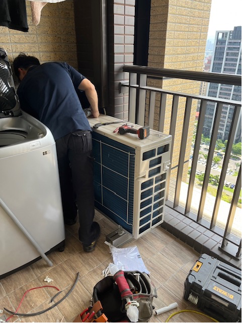 點我看大圖 最終還是選了三菱電機的吊隱空調,安裝挑選心得分享