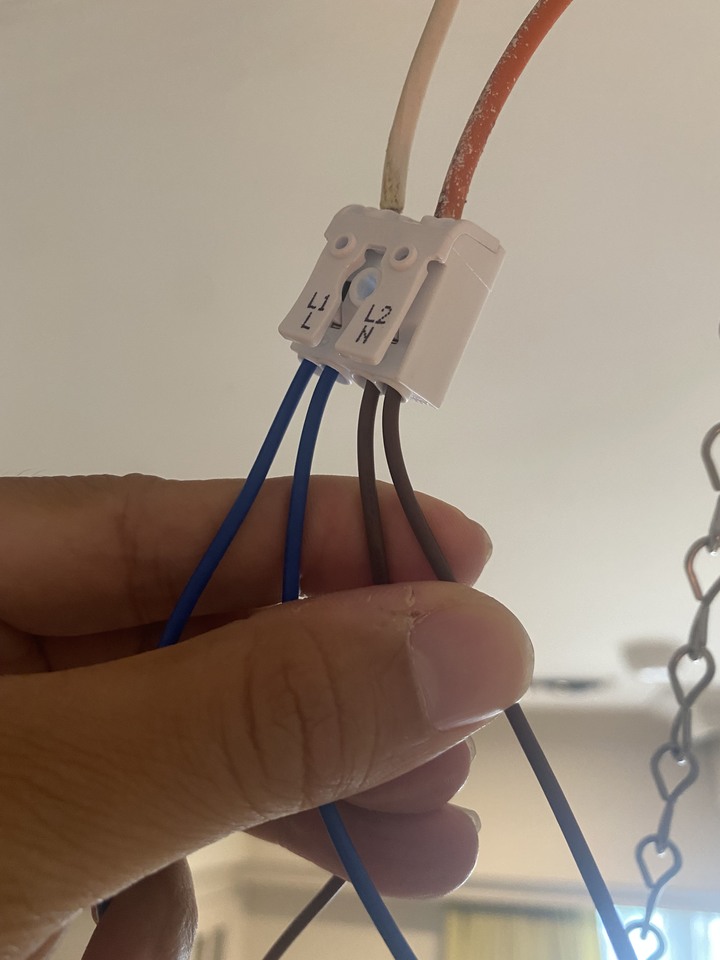 崁燈兩個同時亮的接法請教
