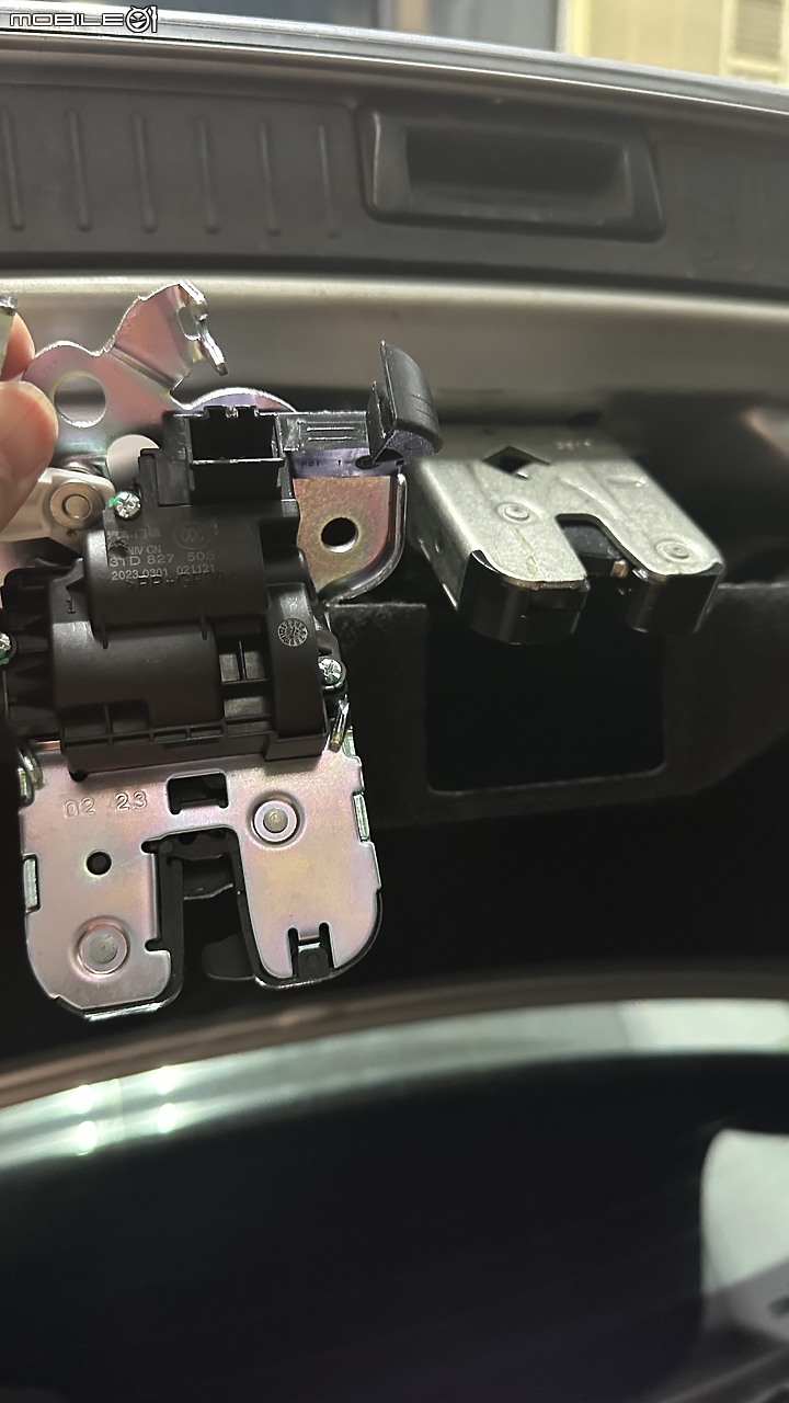 Superb 二代後尾箱門六角鎖鎖塊更換DIY