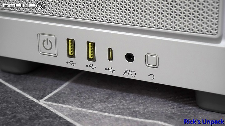 點我看大圖 【開箱】朦朧美、散熱佳直立小機殼 | CORSAIR 2000D RGB AIRFLOW + CORSAIR SF850L開箱