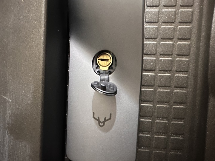 （開箱）目前功能最齊全鹿客電子鎖V5 MAX 簡單開箱