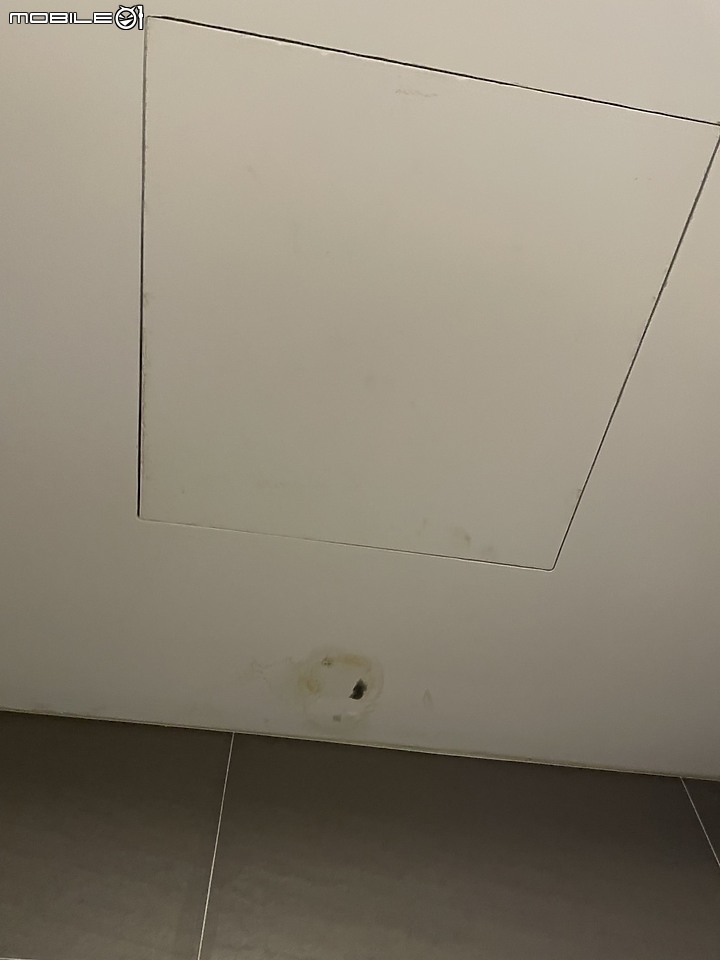 新北林口建案住戶投訴衛浴天花板漏水導致發霉