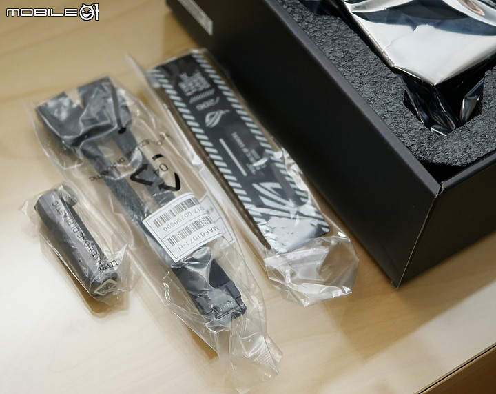 點我看大圖 信仰與外觀兼顧的中階卡 ROG Strix 4070 12GB OC 開箱