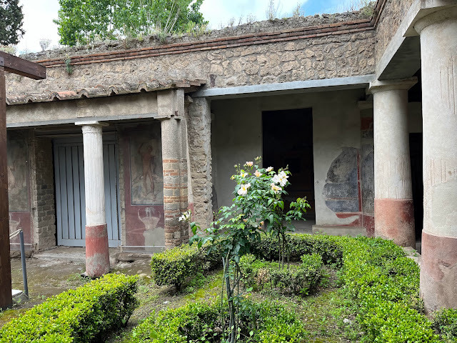 2023歐遊美術館40天 - 第8天 - 與古城龐貝 (Pompeii) 和美麗的拿坡里 (Napoli)地鐵站相遇!