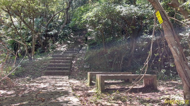 攀爬拉繩 北部三大岩場之一 皇帝殿西峰、東峰|優美天空、山巒景色|O型環狀路線