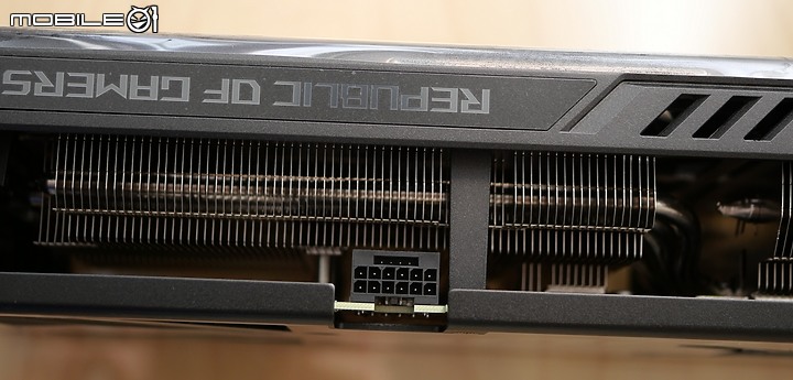 點我看大圖 信仰與外觀兼顧的中階卡 ROG Strix 4070 12GB OC 開箱